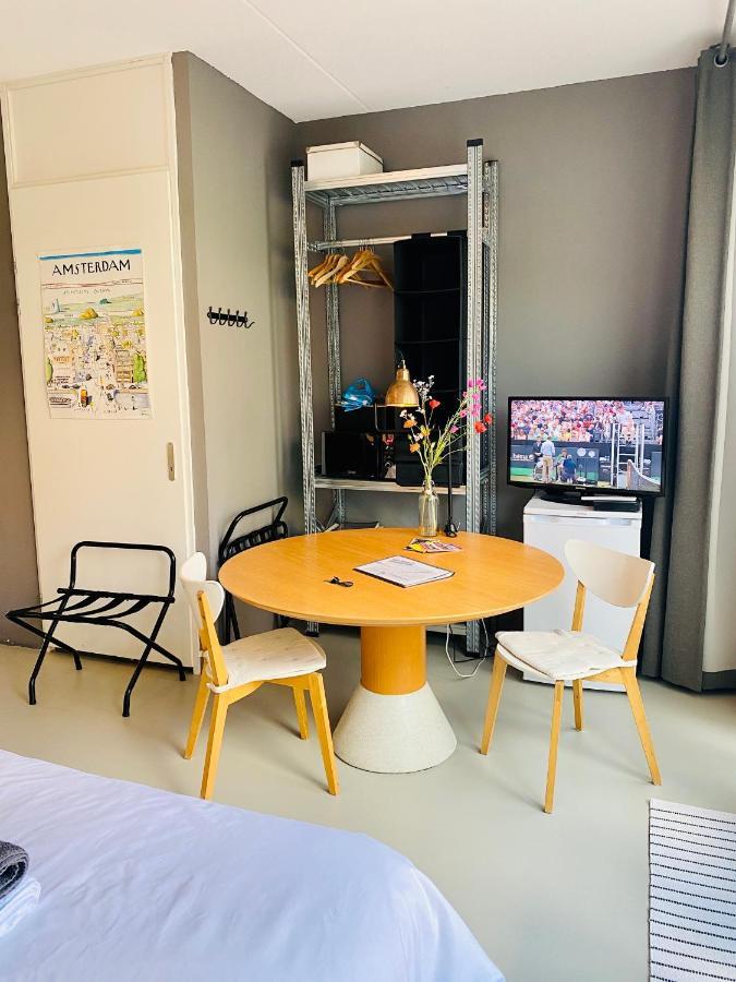 Private Studio With Free Car Parking Bed & Breakfast Amsterdam Exterior photo