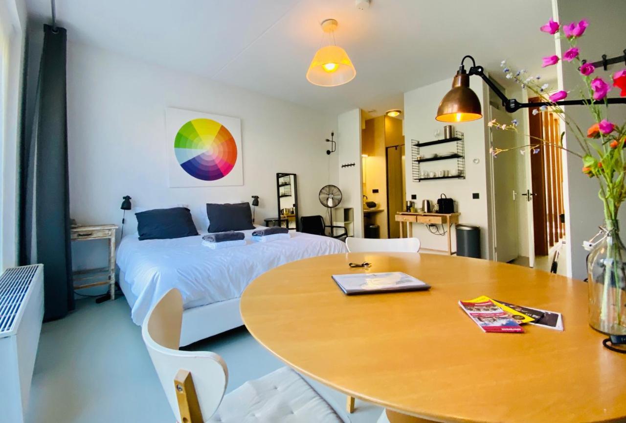 Private Studio With Free Car Parking Bed & Breakfast Amsterdam Exterior photo