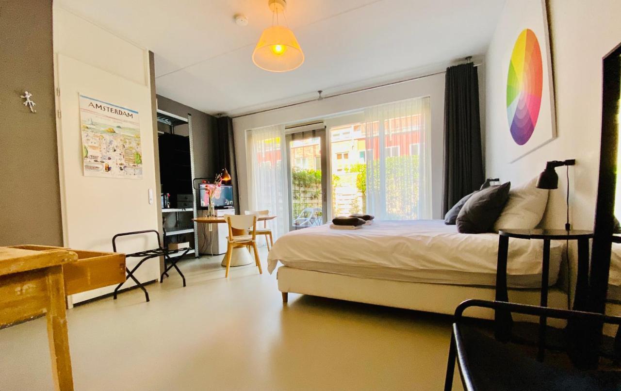 Private Studio With Free Car Parking Bed & Breakfast Amsterdam Exterior photo